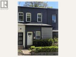413 LESLIE STREET Toronto, ON M4M 3E3