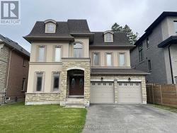 LOWER - 110A BOND CRESCENT Richmond Hill, ON L4E 3L1