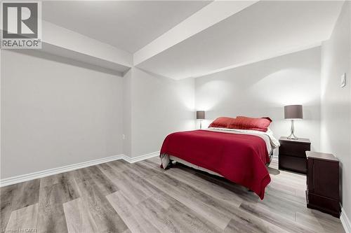 4176 Saunders Crescent, Burlington, ON - Indoor Photo Showing Bedroom