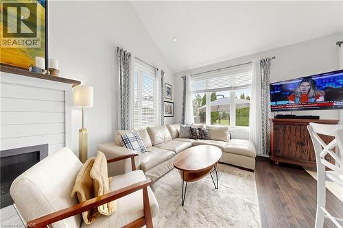 4176 Saunders Crescent, Burlington, ON - Indoor Photo Showing Living Room