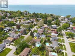 Easy walking distance to Lake Ontario & trails - 