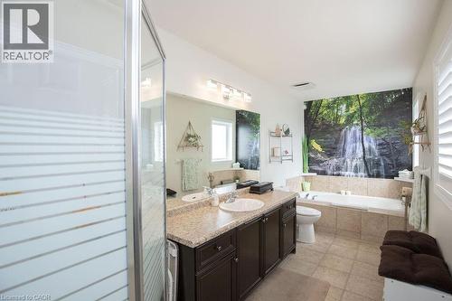 15 Meadowbank Drive, Hamilton, ON - Indoor Photo Showing Bathroom