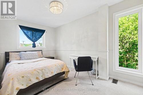 700 Tweedsmuir Avenue, Ottawa, ON - Indoor Photo Showing Bedroom