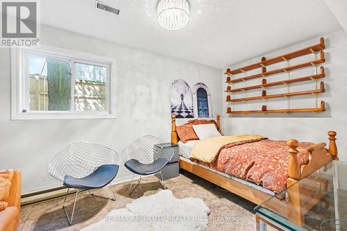 700 Tweedsmuir Avenue, Ottawa, ON - Indoor Photo Showing Bedroom