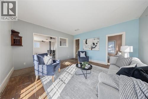 1224 Brigden Road, Sombra, ON - Indoor Photo Showing Living Room