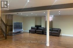 117 SNIVELY STREET Richmond Hill, ON L4E 4N9