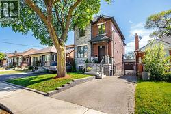 313 ROBINA AVENUE Toronto, ON M6C 3Z2