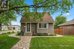 70 WHYTE AVENUE N Thorold, ON L2V 2T7