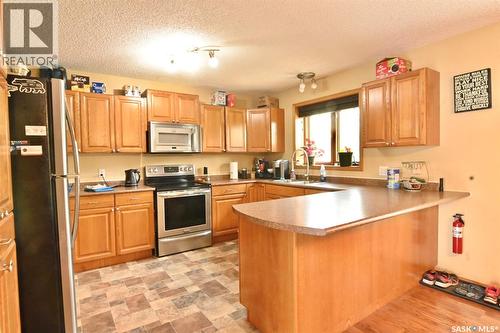 311 Walter Scott Avenue, Hanley, SK - Indoor Photo Showing Kitchen