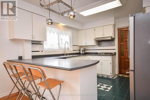 breakfast bar - 2061 Balharrie Avenue, Ottawa, ON 