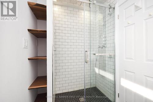 Family bathroom - 2061 Balharrie Avenue, Ottawa, ON 