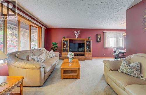 119 Martinglen Crescent, Kitchener, ON - Indoor Photo Showing Living Room