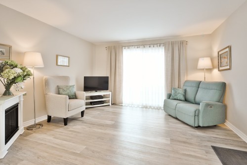 Logement - 150 Av. Amédée-Côté, Rougemont, QC - Indoor Photo Showing Living Room With Fireplace