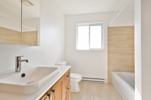 Logement - 150 Av. Amédée-Côté, Rougemont, QC - Indoor Photo Showing Bathroom