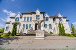 7720 Av. de Lugano Brossard, QC J4Y 0G2