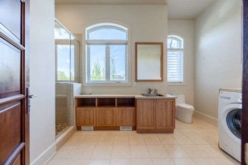 Salle de bains - 7720 Av. De Lugano, Brossard, QC - Indoor Photo Showing Laundry Room