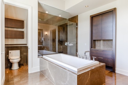 Salle de bains attenante à la CCP - 7720 Av. De Lugano, Brossard, QC - Indoor Photo Showing Bathroom