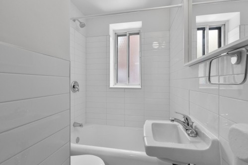 Bathroom - 15-5221 Av. Du Parc, Montréal (Le Plateau-Mont-Royal), QC - Indoor Photo Showing Bathroom