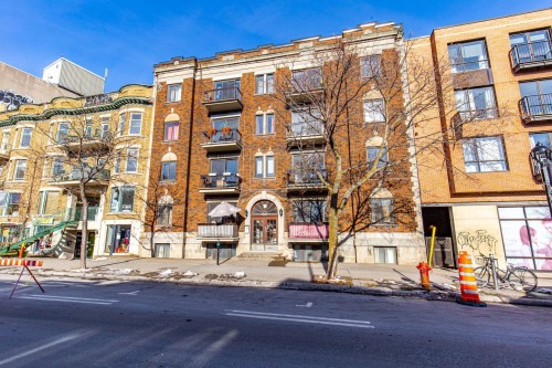 Back of Structure - 15-5221 Av. Du Parc, Montréal (Le Plateau-Mont-Royal), QC - Outdoor With Facade