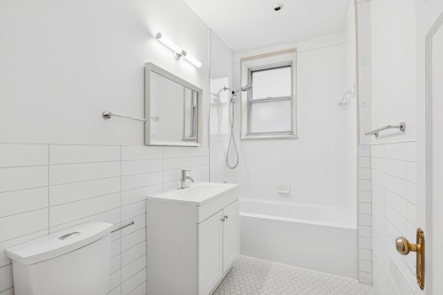 Salle de bains - 7-2090 Rue Sherbrooke O., Montréal (Ville-Marie), QC - Indoor Photo Showing Other Room