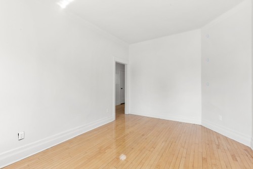 Salon - 25-403 Boul. St-Joseph O., Montréal (Outremont), QC - Indoor Photo Showing Other Room