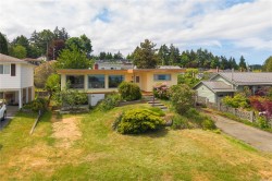 2505 Glenayr Dr Nanaimo, BC V9S 3R9