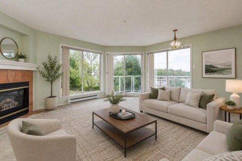 #304-75 Bryden St, Nanaimo, BC - Indoor Photo Showing Living Room With Fireplace