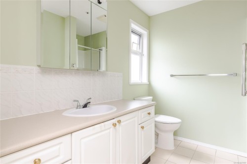 #304-75 Bryden St, Nanaimo, BC - Indoor Photo Showing Bathroom