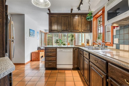 2245 Schulz Rd, Black Creek, BC 