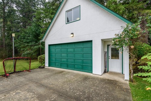 2245 Schulz Rd, Black Creek, BC 