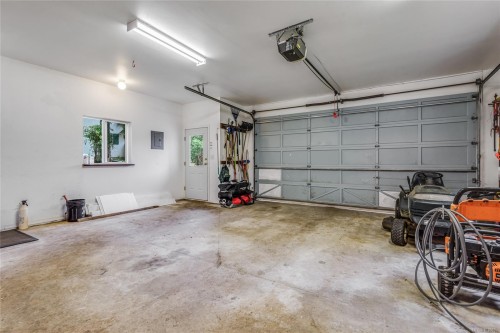 2245 Schulz Rd, Black Creek, BC 