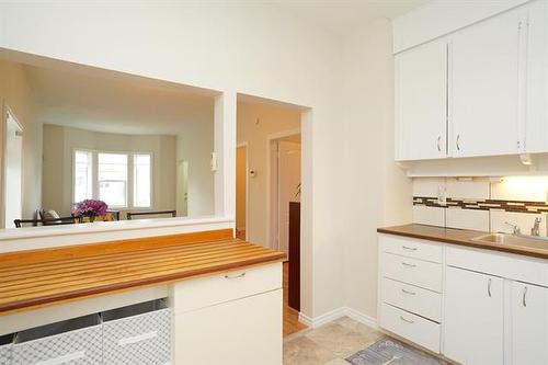 384 Martin Ave, Winnipeg, MB 