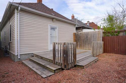 384 Martin Ave, Winnipeg, MB 