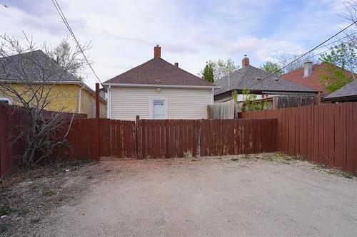 384 Martin Ave, Winnipeg, MB 