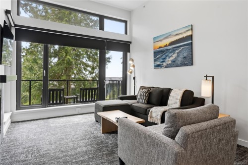 2003-596 Marine Dr, Ucluelet, BC - Indoor Photo Showing Living Room