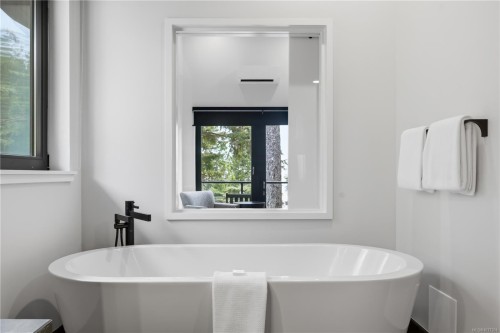 2003-596 Marine Dr, Ucluelet, BC - Indoor Photo Showing Bathroom