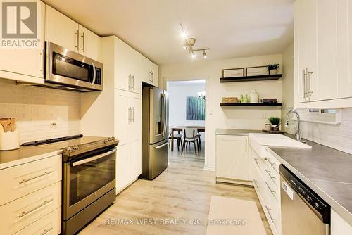 128 Roser Crescent, Clarington, ON - Indoor Photo Showing Kitchen