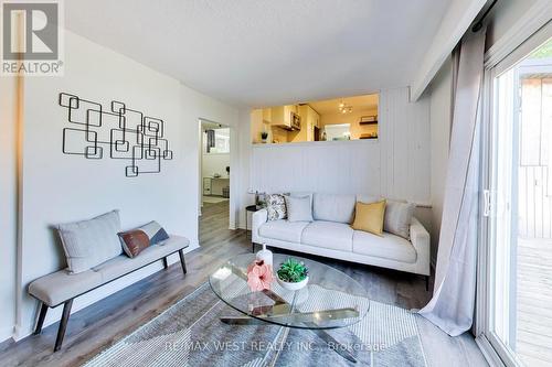 128 Roser Crescent, Clarington, ON - Indoor Photo Showing Living Room
