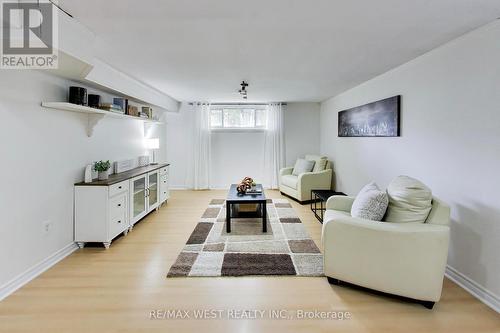 128 Roser Crescent, Clarington, ON - Indoor Photo Showing Living Room