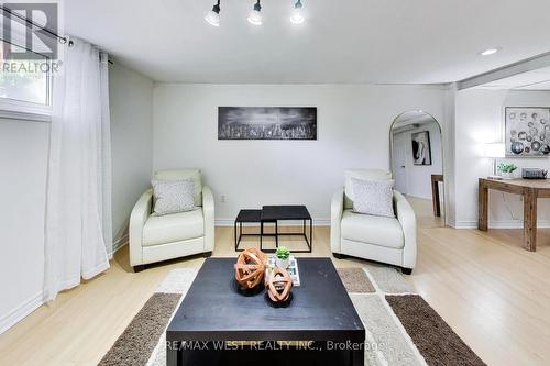 128 Roser Crescent, Clarington, ON - Indoor Photo Showing Living Room