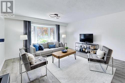 128 Roser Crescent, Clarington, ON - Indoor Photo Showing Living Room