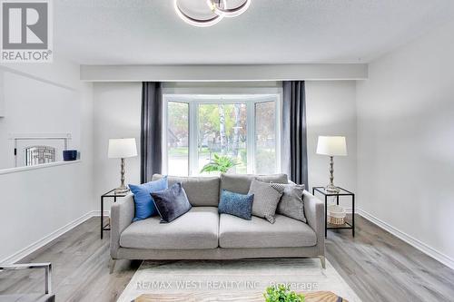 128 Roser Crescent, Clarington, ON - Indoor Photo Showing Living Room
