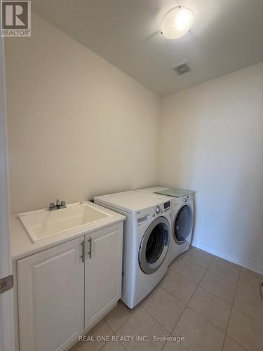 39 Mowder Drive, Aurora, ON - Indoor Photo Showing Laundry Room