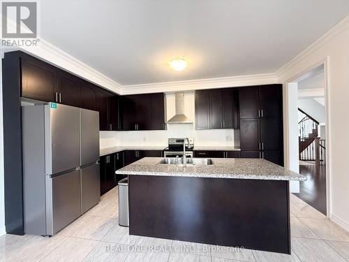 39 Mowder Drive, Aurora, ON - Indoor Photo Showing Kitchen With Double Sink With Upgraded Kitchen