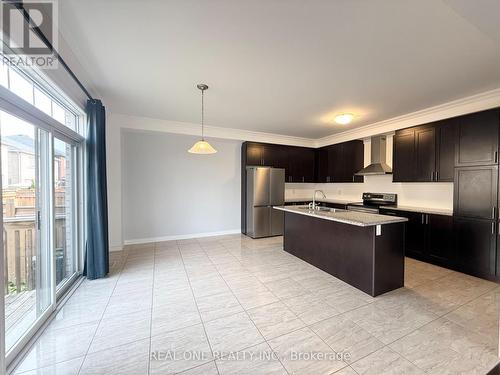 39 Mowder Drive, Aurora, ON - Indoor Photo Showing Kitchen