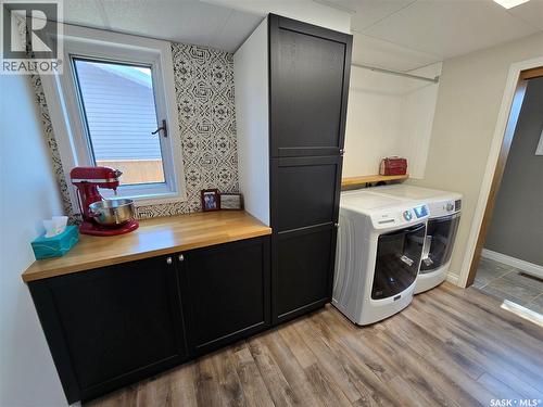 528 Dieppe Drive, Weyburn, SK - Indoor Photo Showing Laundry Room