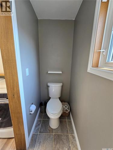 528 Dieppe Drive, Weyburn, SK - Indoor Photo Showing Bathroom