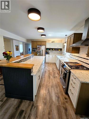528 Dieppe Drive, Weyburn, SK - Indoor Photo Showing Kitchen