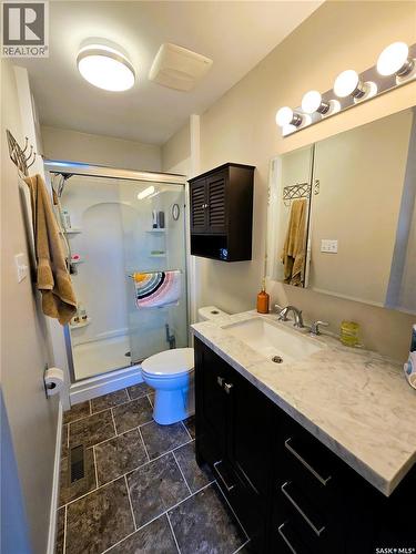 528 Dieppe Drive, Weyburn, SK - Indoor Photo Showing Bathroom