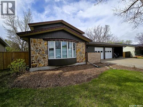 528 Dieppe Drive, Weyburn, SK - Outdoor